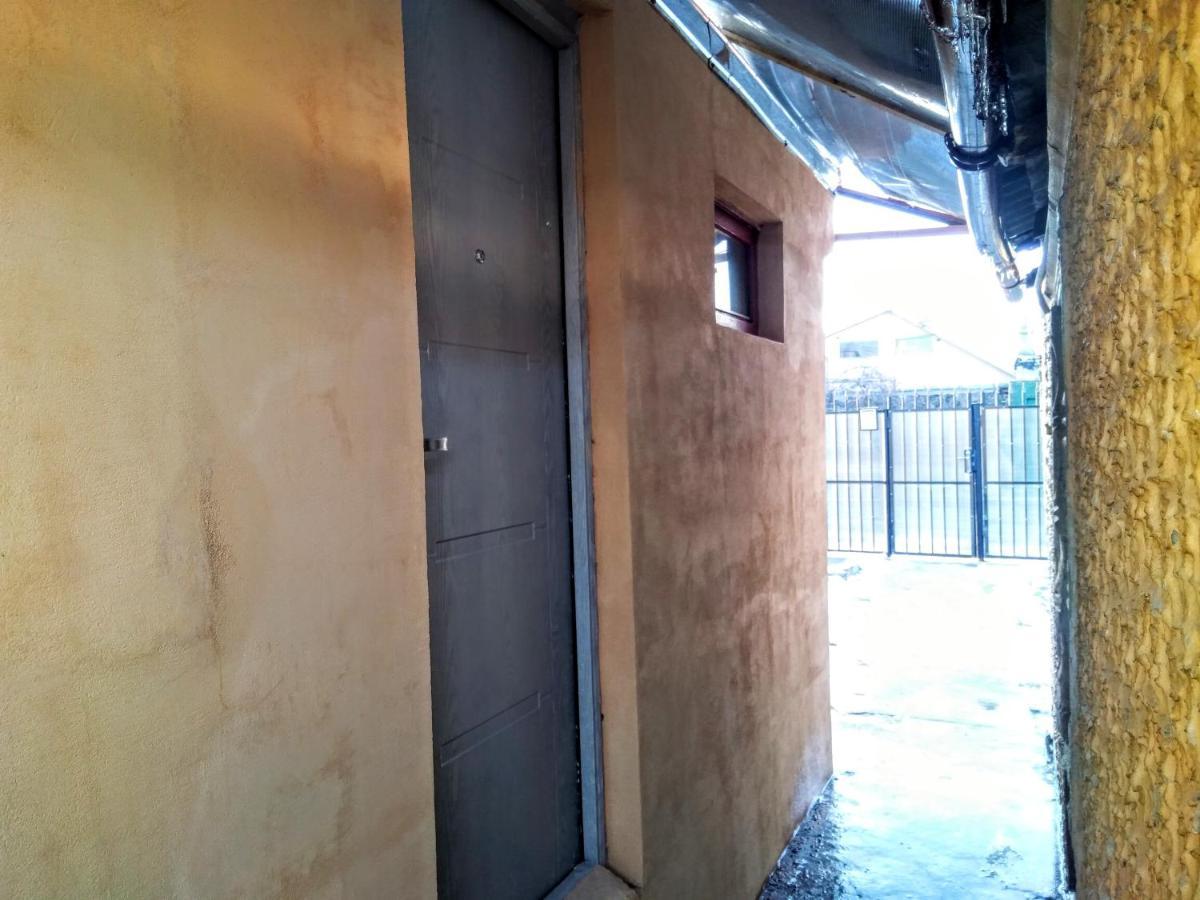 Two Rooms Rustic House - Self Check-In Bucureşti Exterior foto