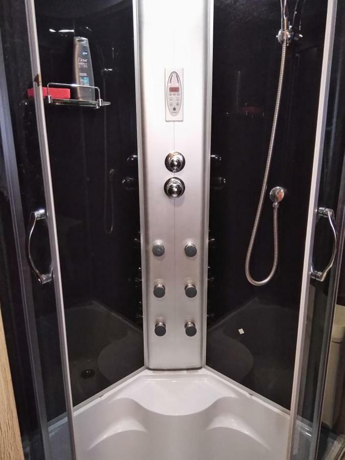 Two Rooms Rustic House - Self Check-In Bucureşti Exterior foto